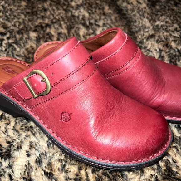 Born Clogs - Picture 1 of 4